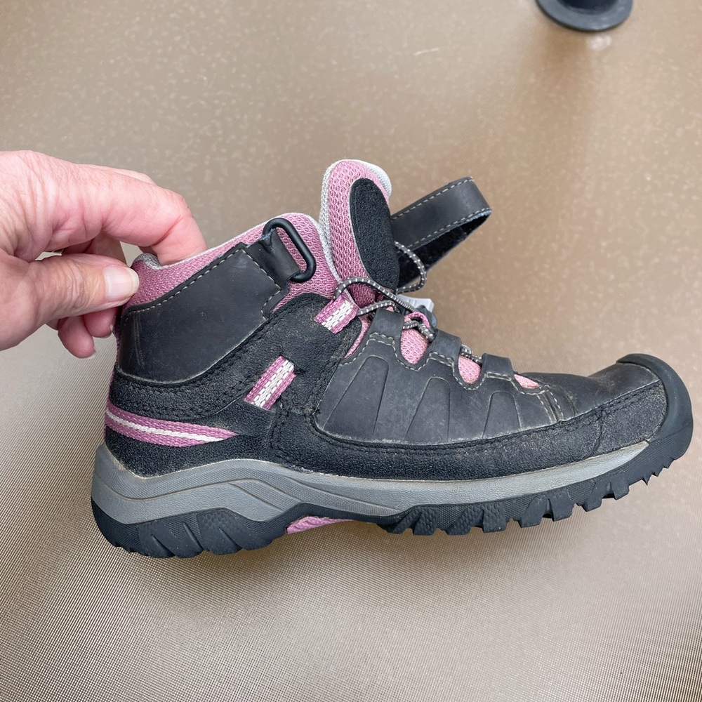 KEEN Targhee hiking shoes.  Size 13.  Waterproof